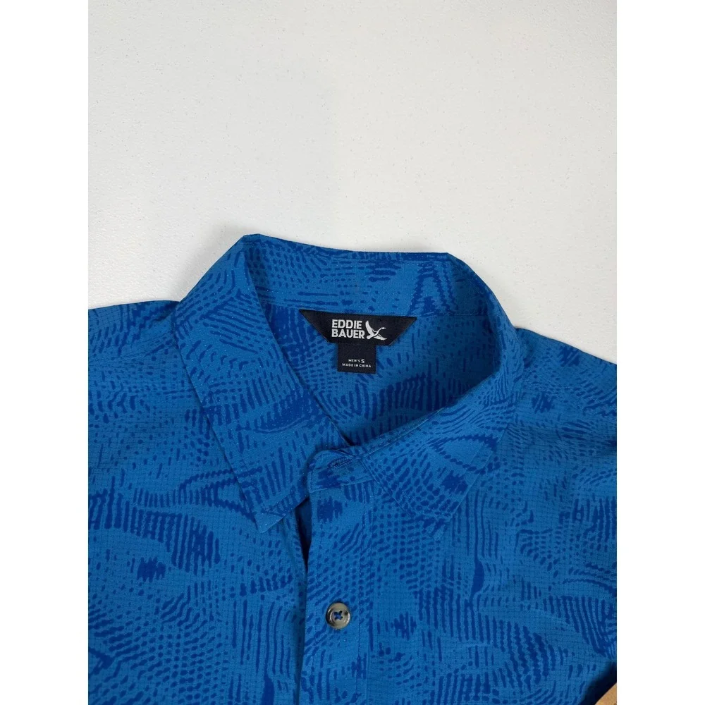 Eddie Bauer Mens Blue Perforated Short Sleeve Button Up Shirt Pocket Small NWT